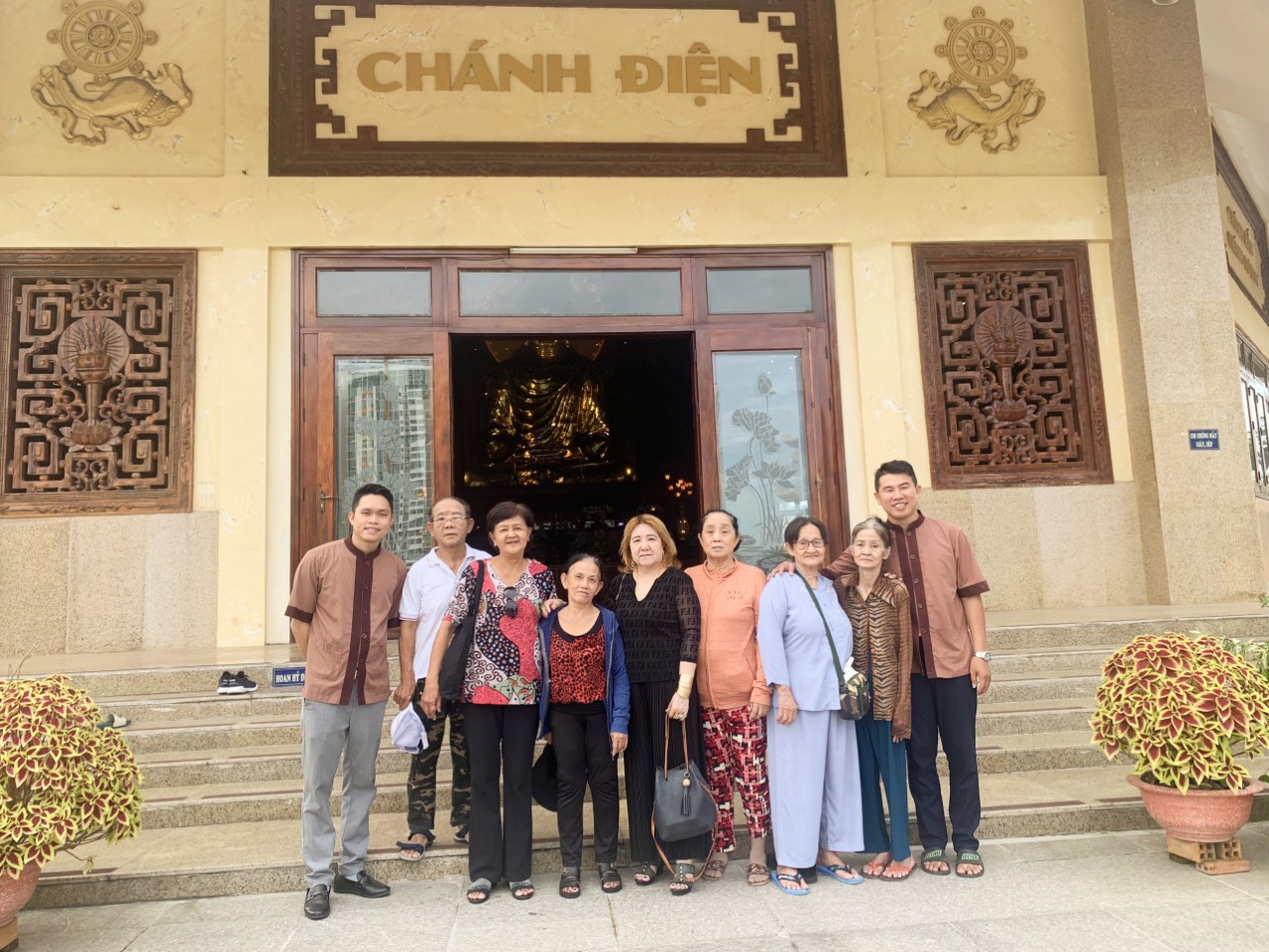hội người cao tuổi quận 4 thăm quan chùa và tháp cốt
