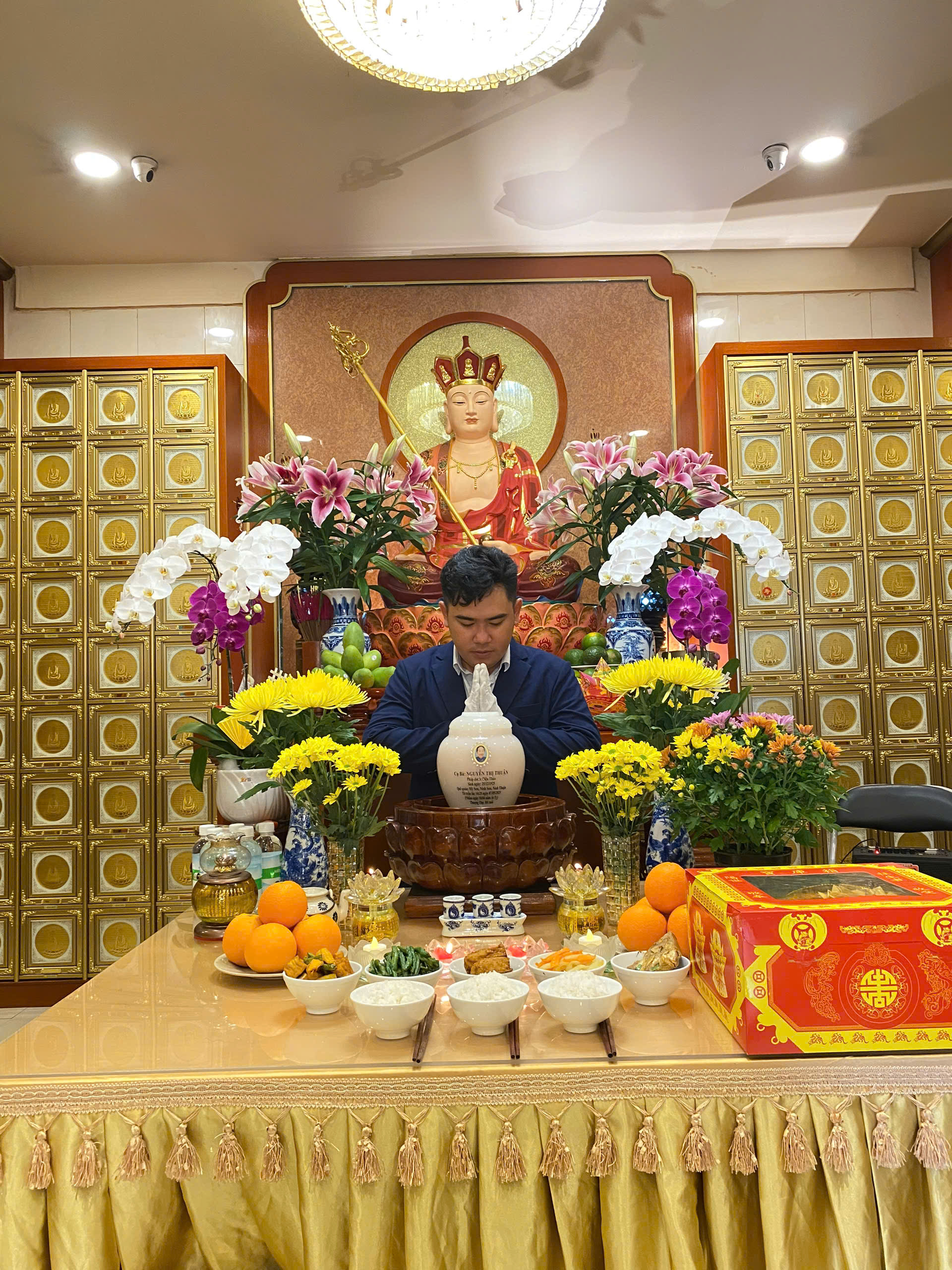Phật tử gửi cốt tại tháp chùa